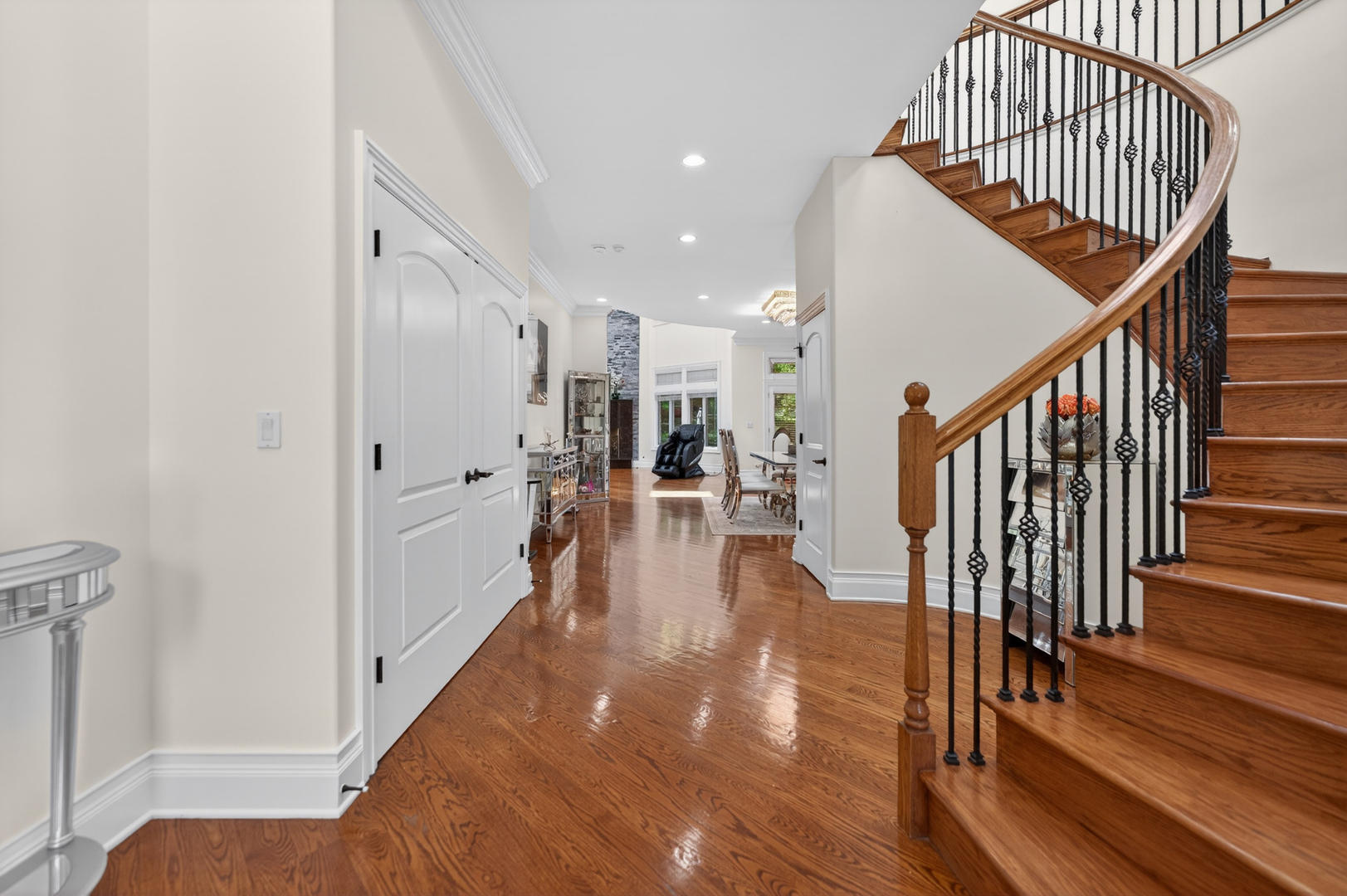 4 Dani Lane, Schaumburg, IL 60173