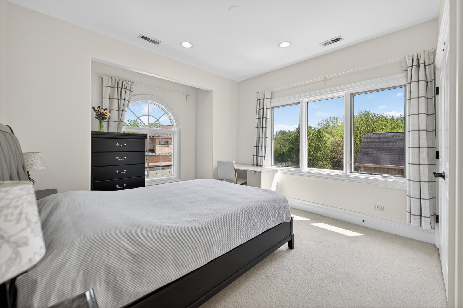 4 Dani Lane, Schaumburg, IL 60173