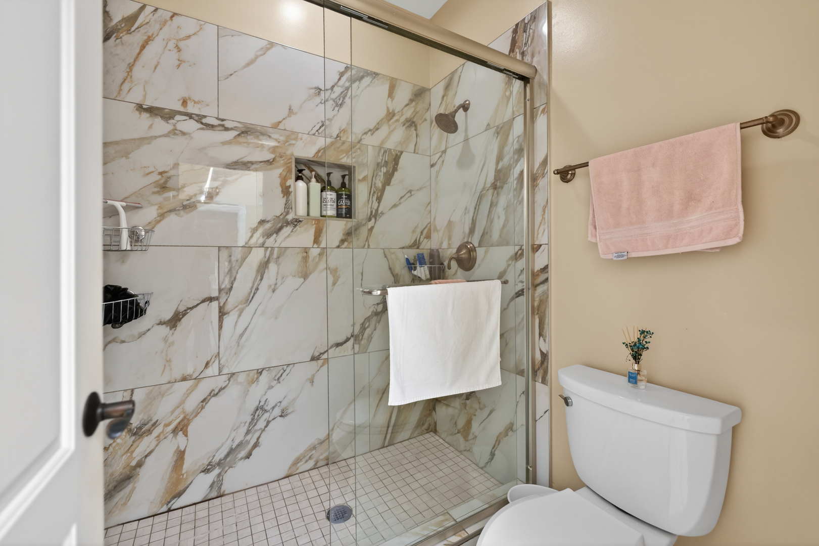 4 Dani Lane, Schaumburg, IL 60173