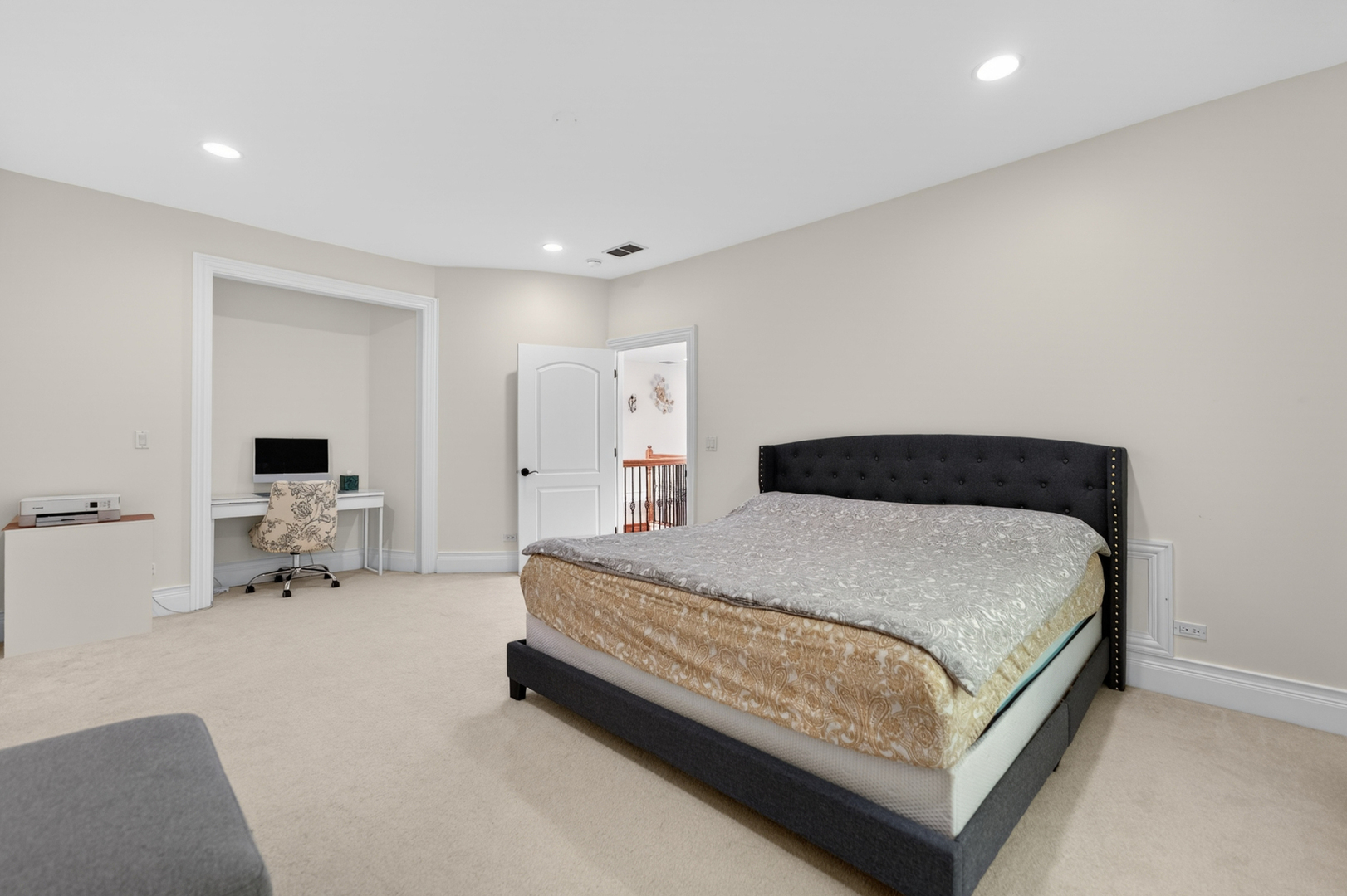 4 Dani Lane, Schaumburg, IL 60173