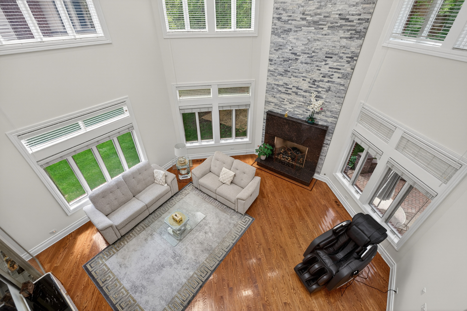 4 Dani Lane, Schaumburg, IL 60173