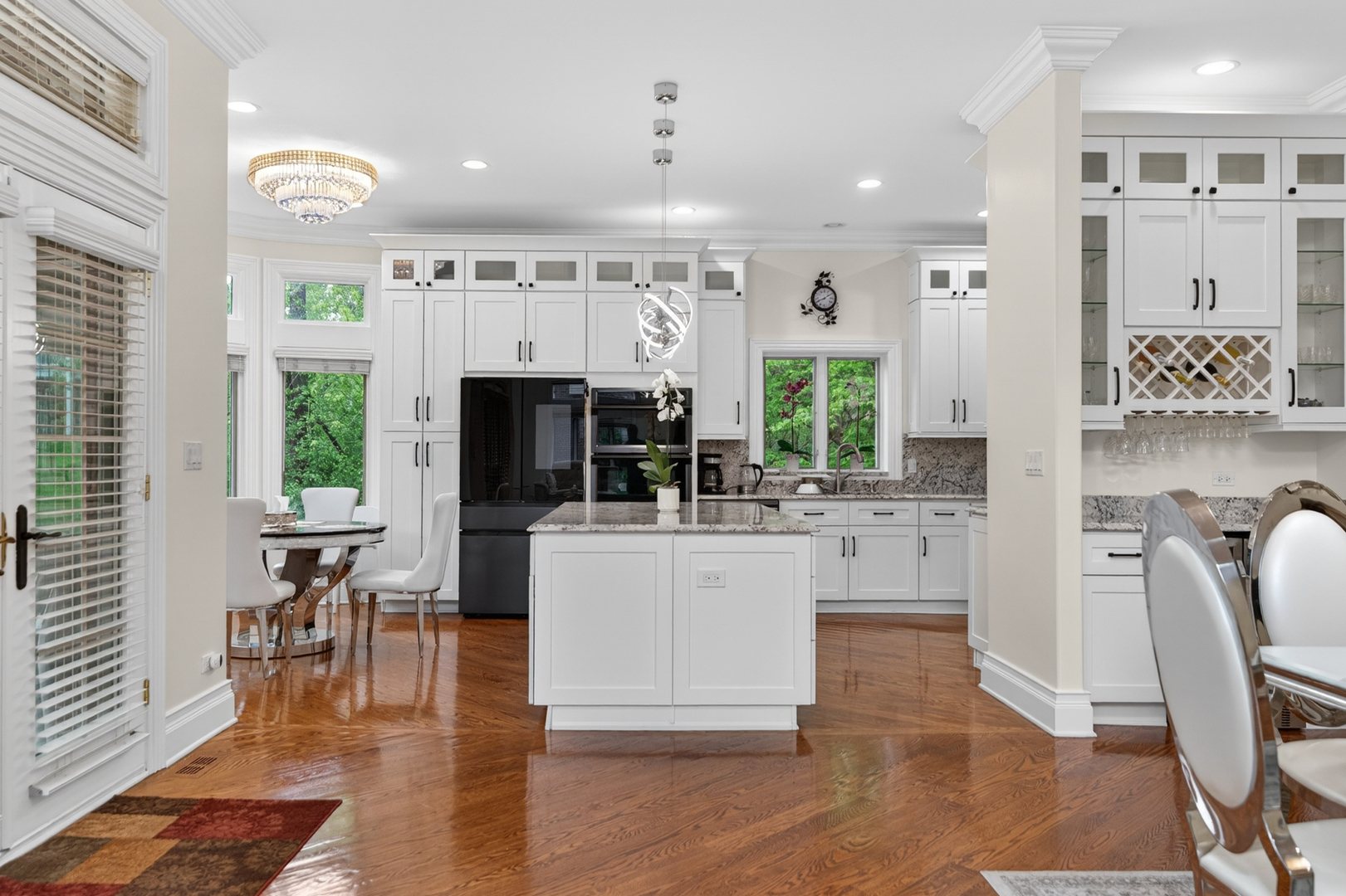 4 Dani Lane, Schaumburg, IL 60173