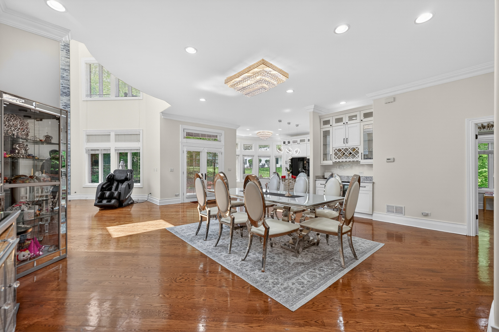 4 Dani Lane, Schaumburg, IL 60173