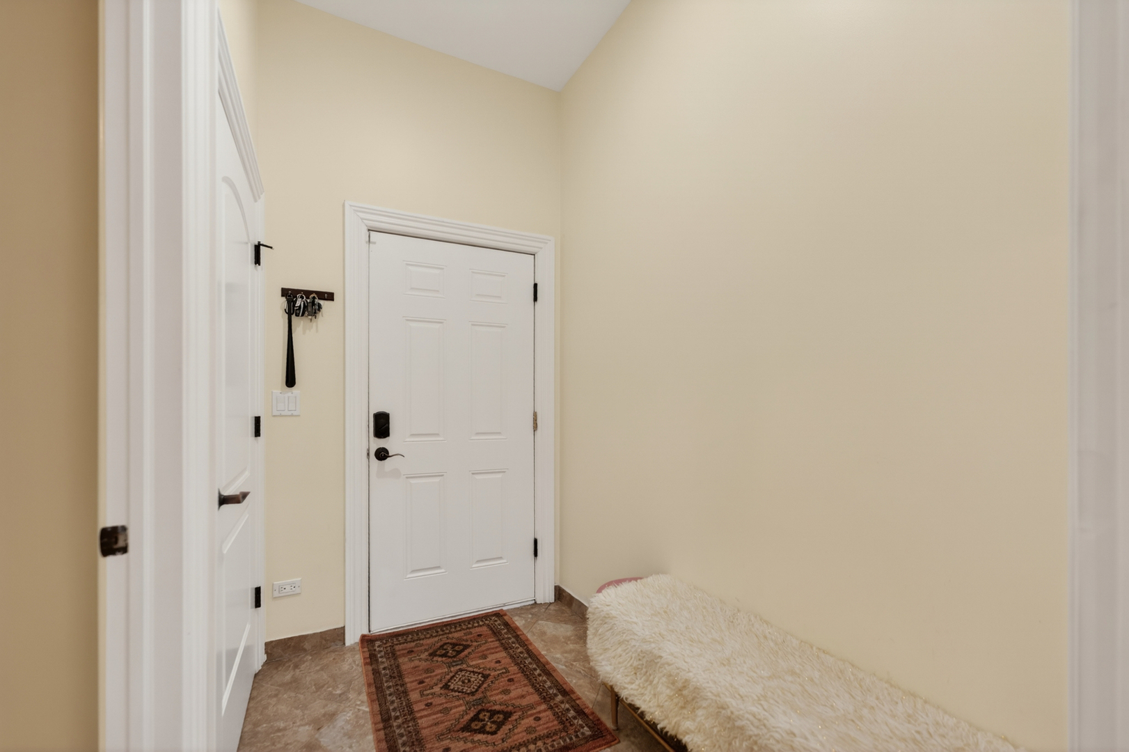 4 Dani Lane, Schaumburg, IL 60173