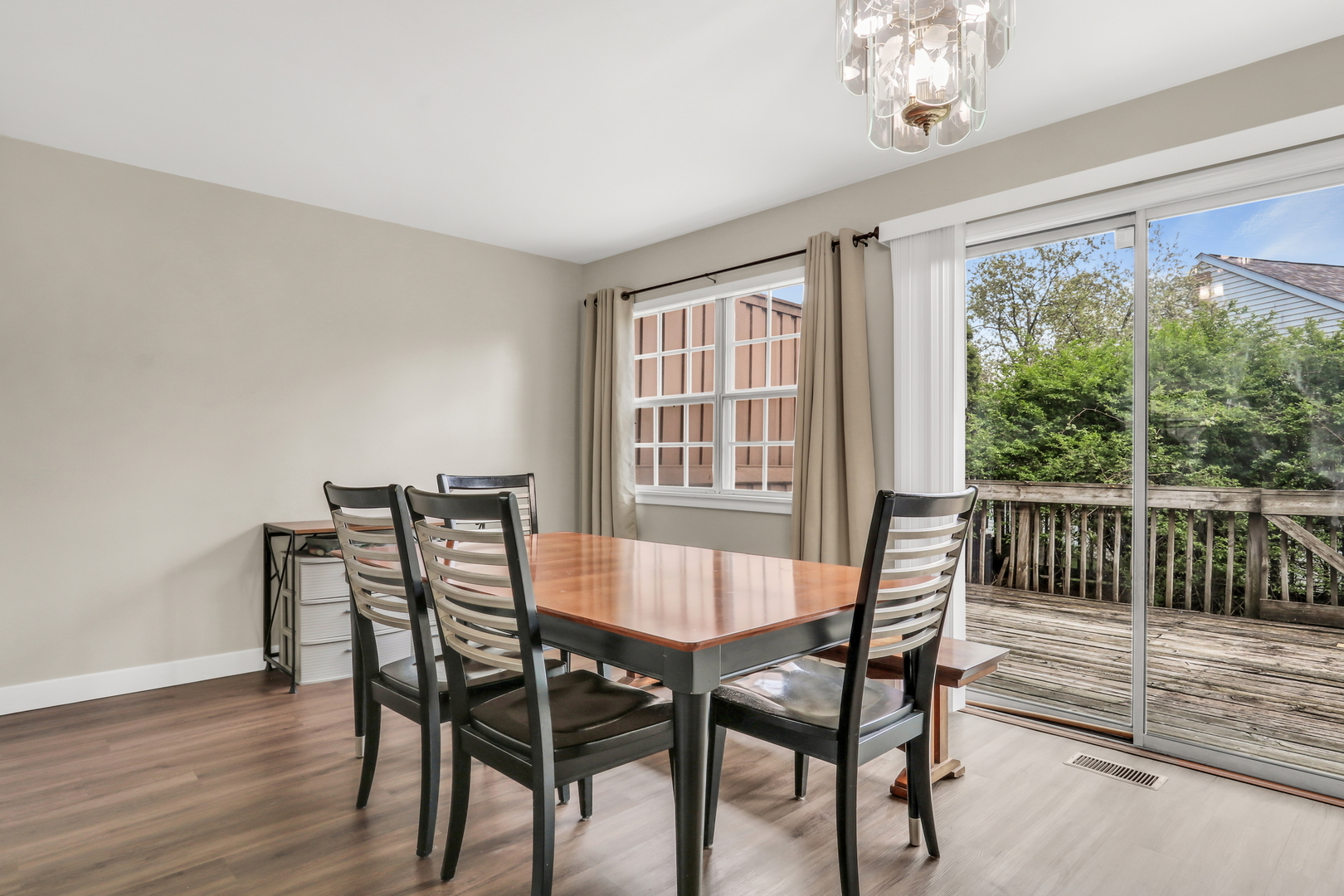 565 Ascot Lane, Streamwood, IL 60107