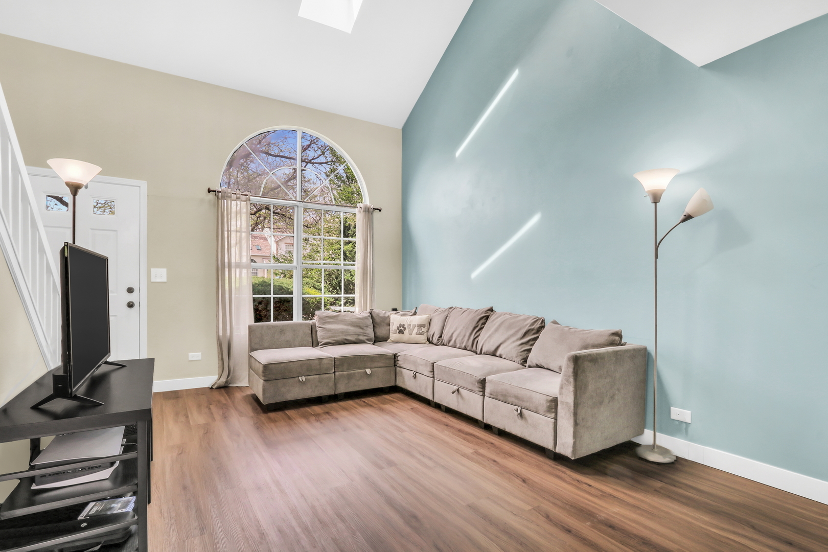 565 Ascot Lane, Streamwood, IL 60107