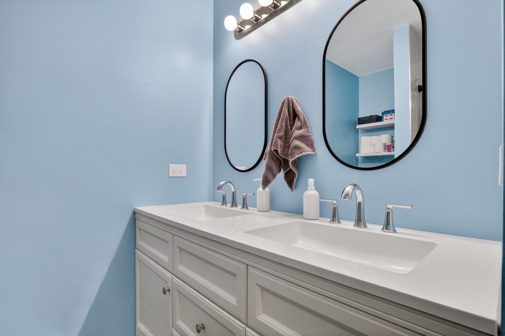 565 Ascot Lane, Streamwood, IL 60107