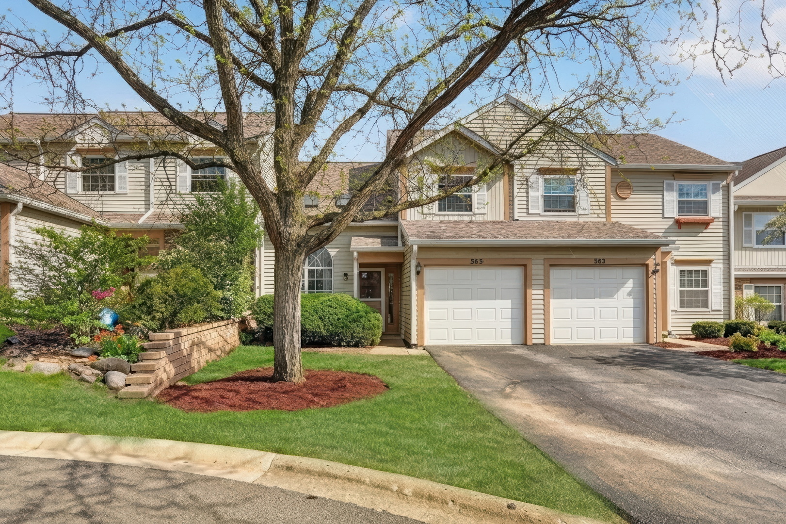565 Ascot Lane, Streamwood, IL 60107