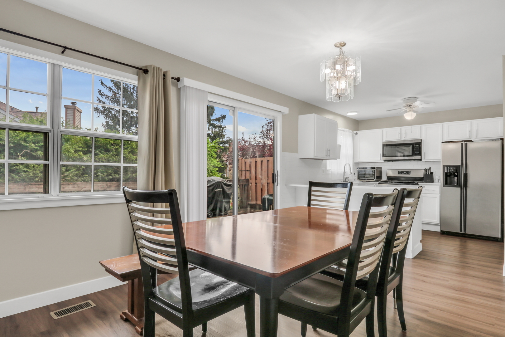 565 Ascot Lane, Streamwood, IL 60107