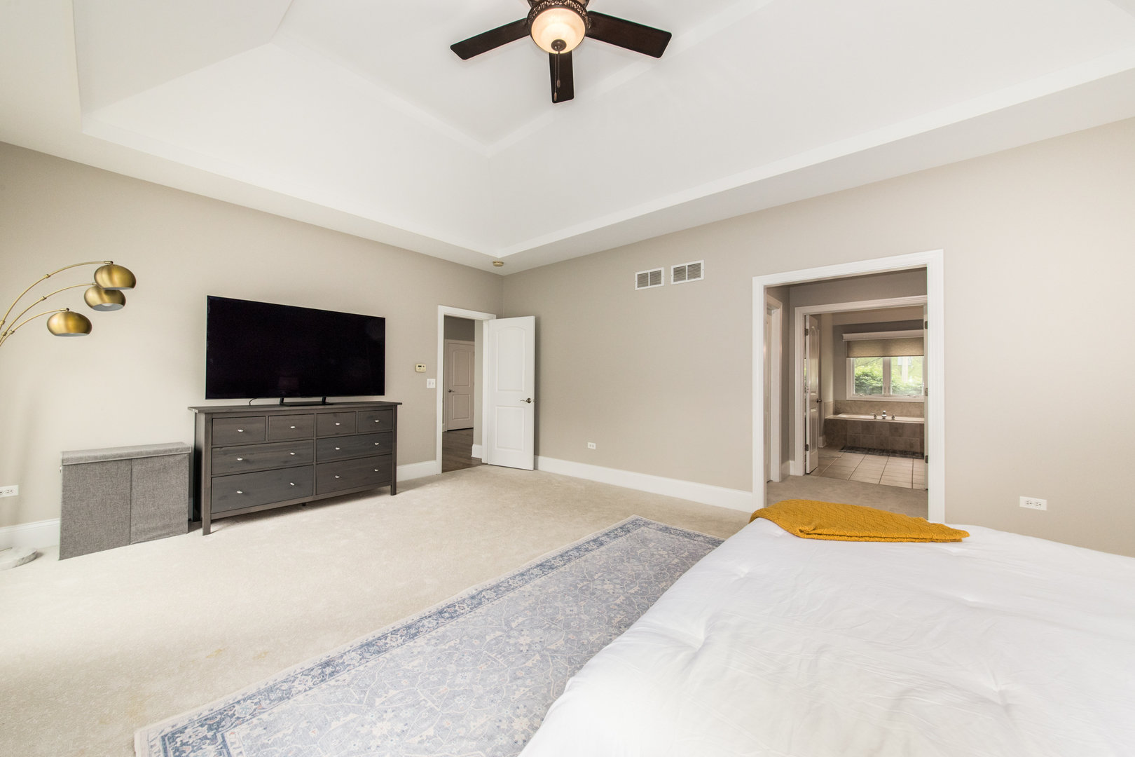 4736 DEVON Avenue, Lisle, IL 60532