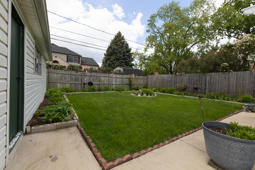 2124 Westview Drive, Des Plaines, IL 60018