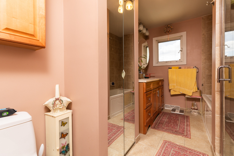2124 Westview Drive, Des Plaines, IL 60018