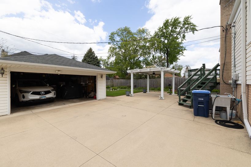 2124 Westview Drive, Des Plaines, IL 60018