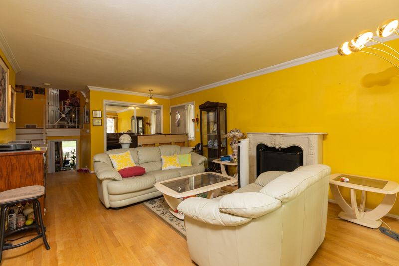 2124 Westview Drive, Des Plaines, IL 60018