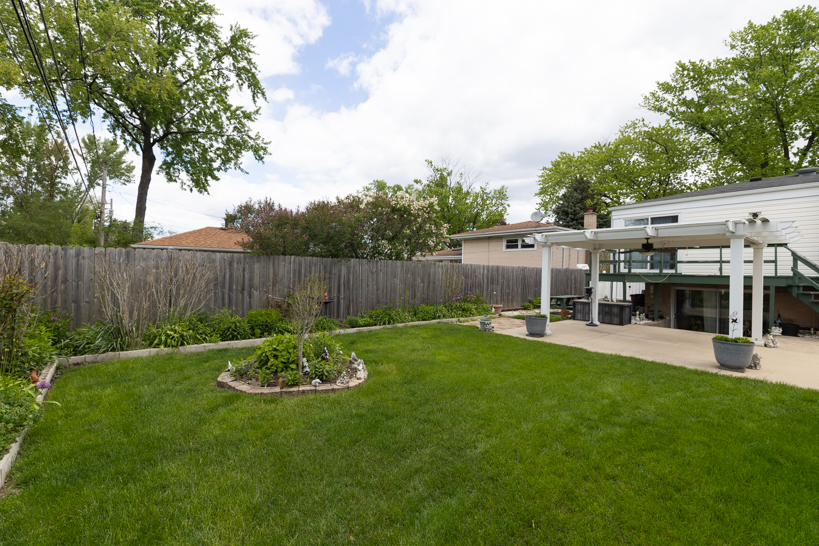 2124 Westview Drive, Des Plaines, IL 60018