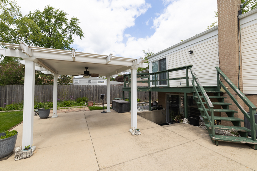 2124 Westview Drive, Des Plaines, IL 60018
