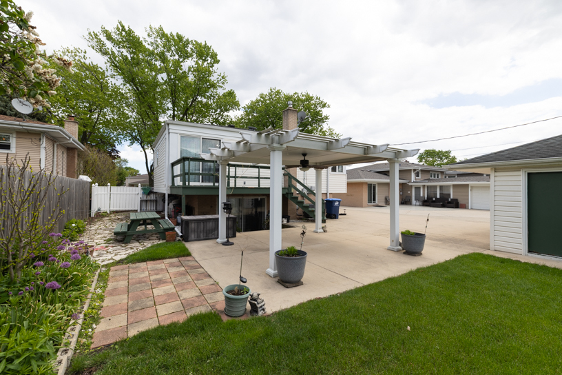 2124 Westview Drive, Des Plaines, IL 60018