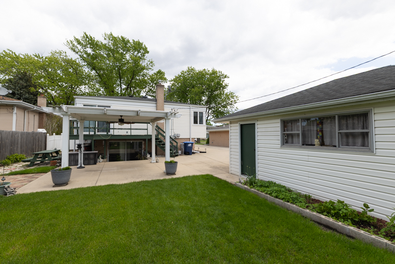 2124 Westview Drive, Des Plaines, IL 60018