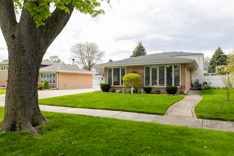 2124 Westview Drive, Des Plaines, IL 60018