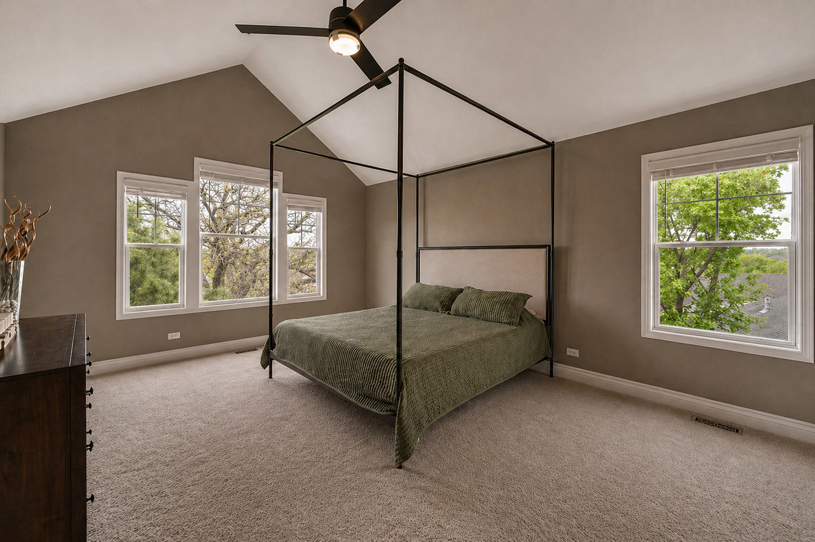 807 Viewpointe Drive, St. Charles, IL 60174