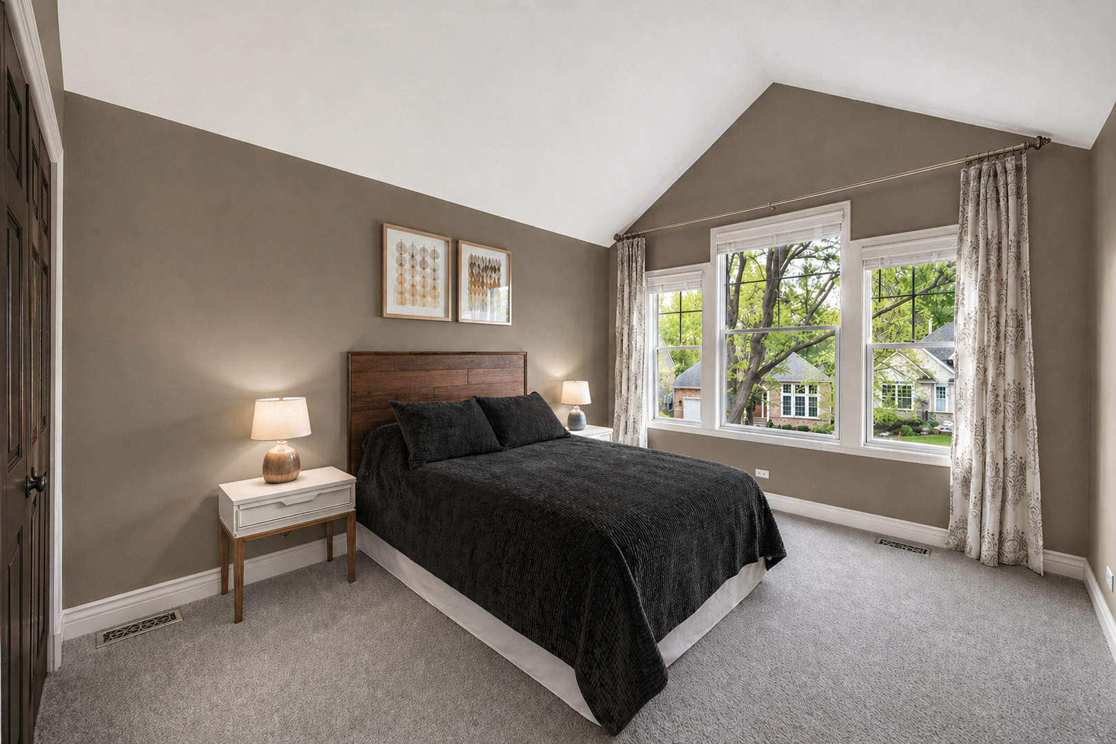 807 Viewpointe Drive, St. Charles, IL 60174