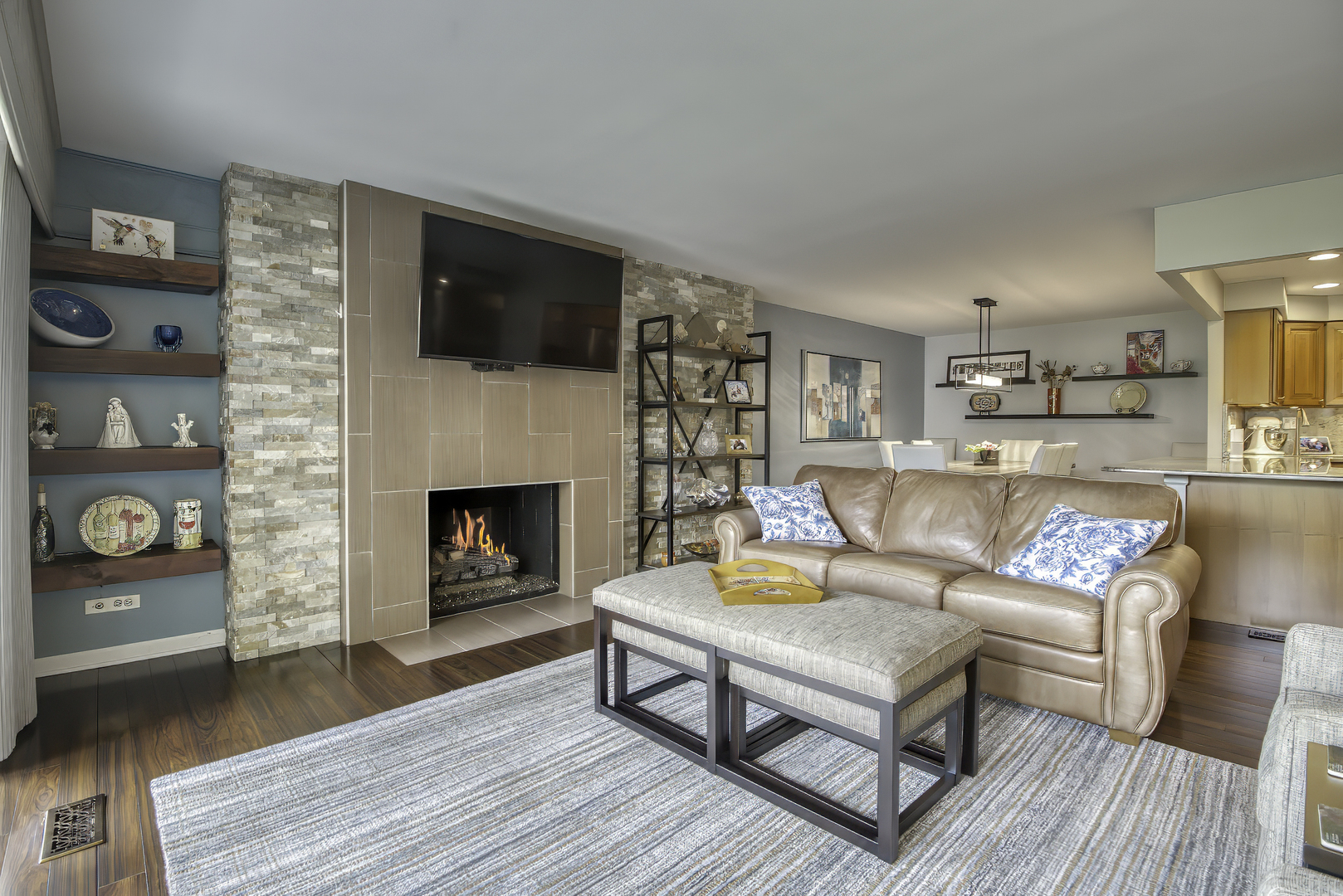 2 Oak Brook Club Drive #C103, Oak Brook, IL 60523