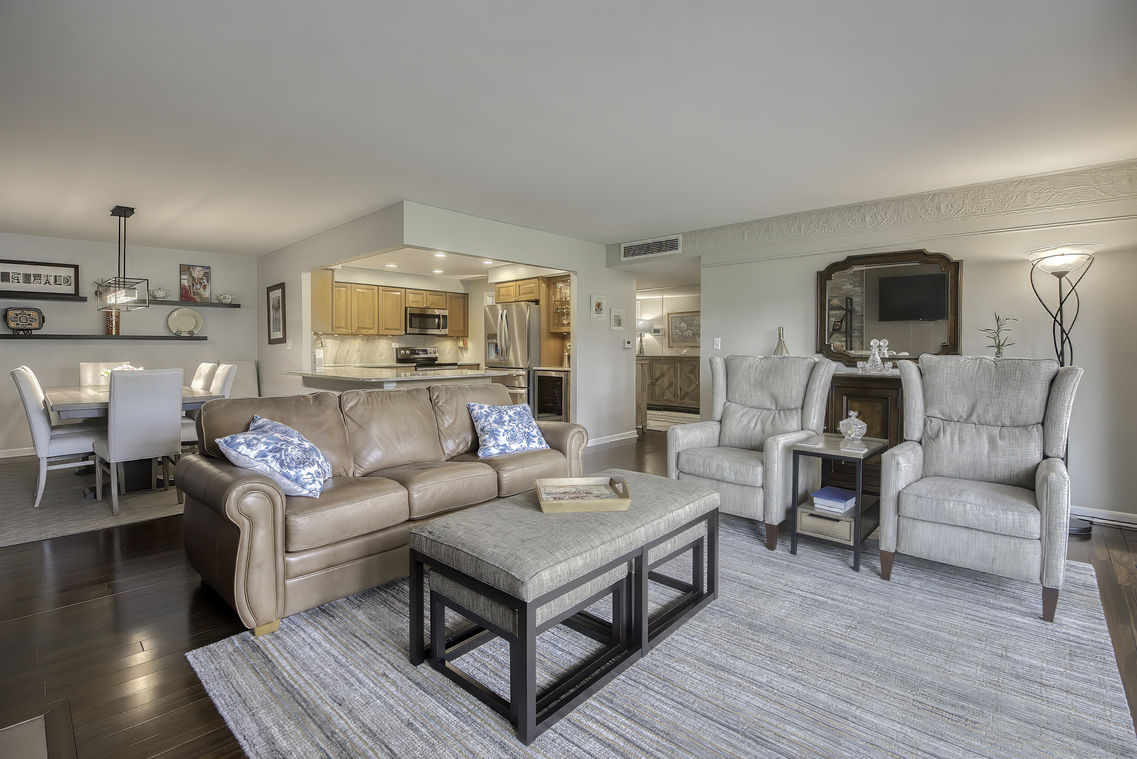 2 Oak Brook Club Drive #C103, Oak Brook, IL 60523