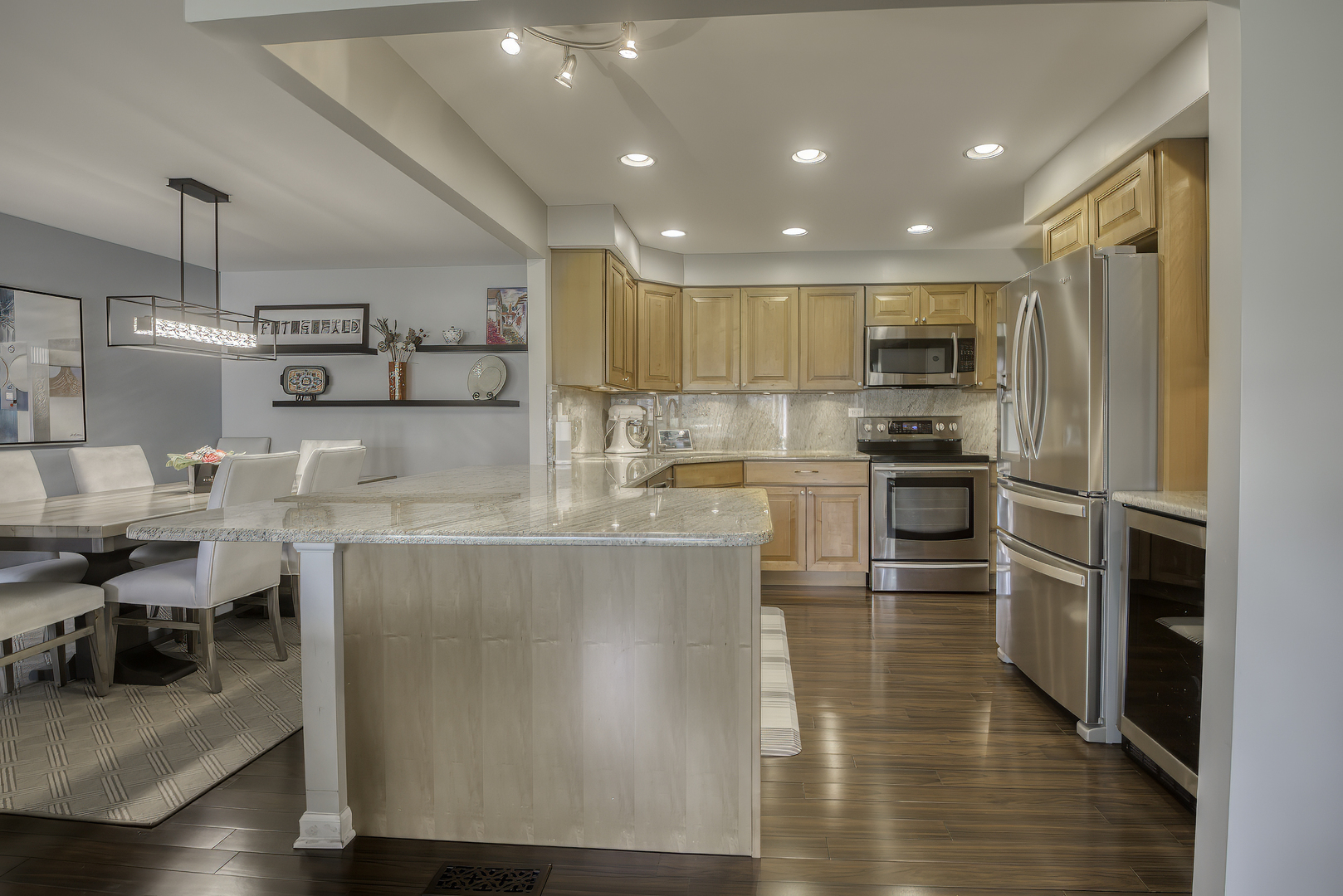 2 Oak Brook Club Drive #C103, Oak Brook, IL 60523