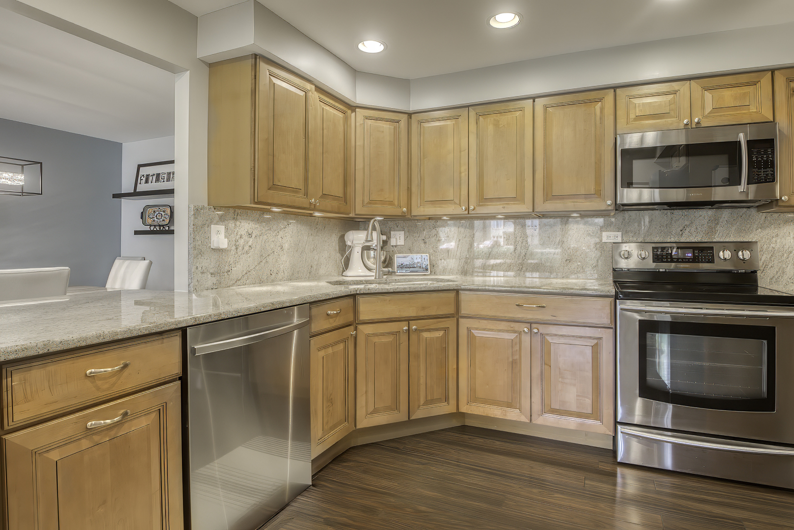 2 Oak Brook Club Drive #C103, Oak Brook, IL 60523