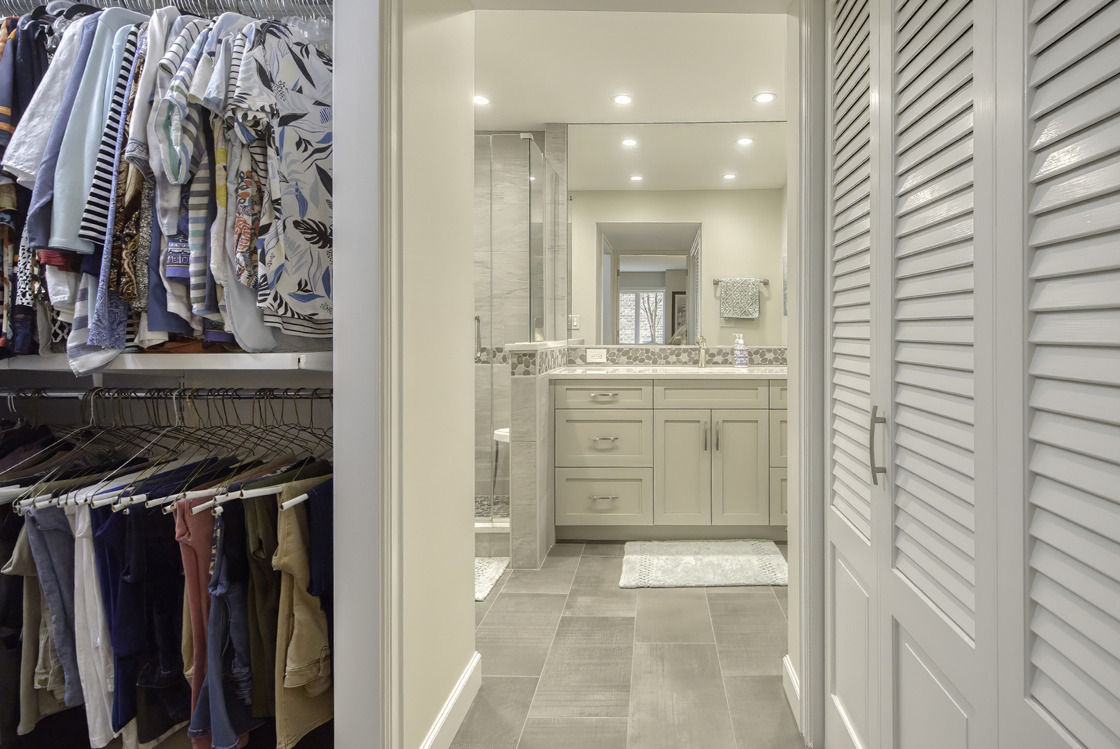 2 Oak Brook Club Drive #C103, Oak Brook, IL 60523