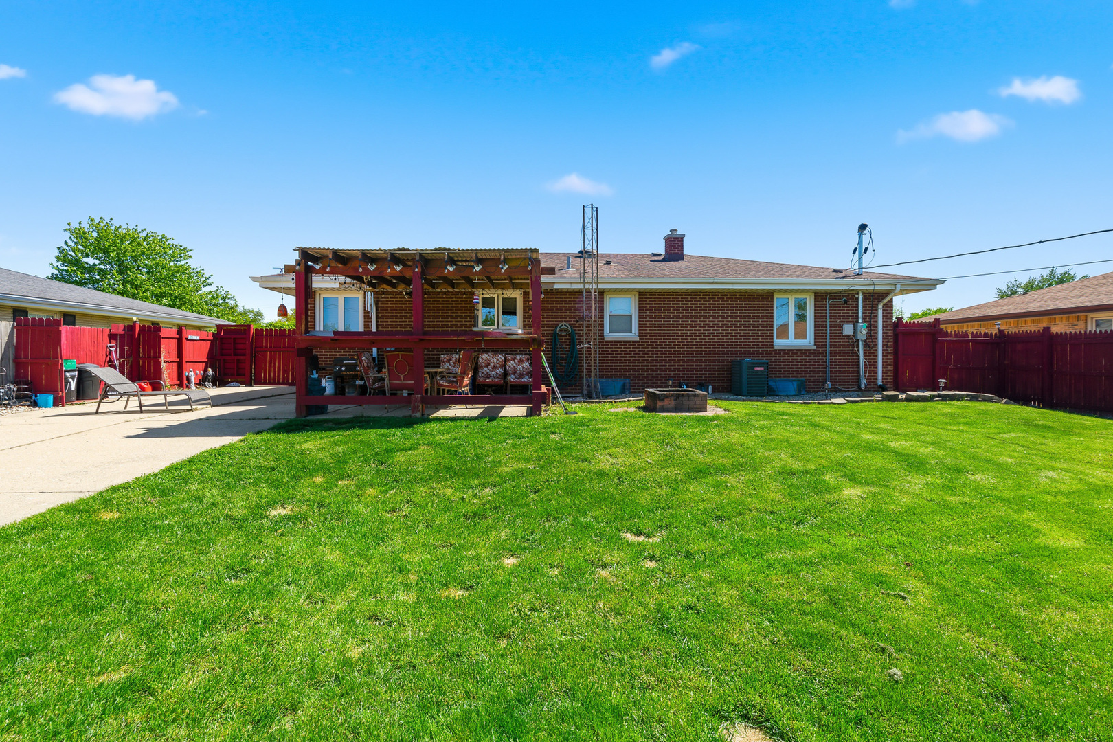 512 CHANEY Street, Crest Hill, IL 60403