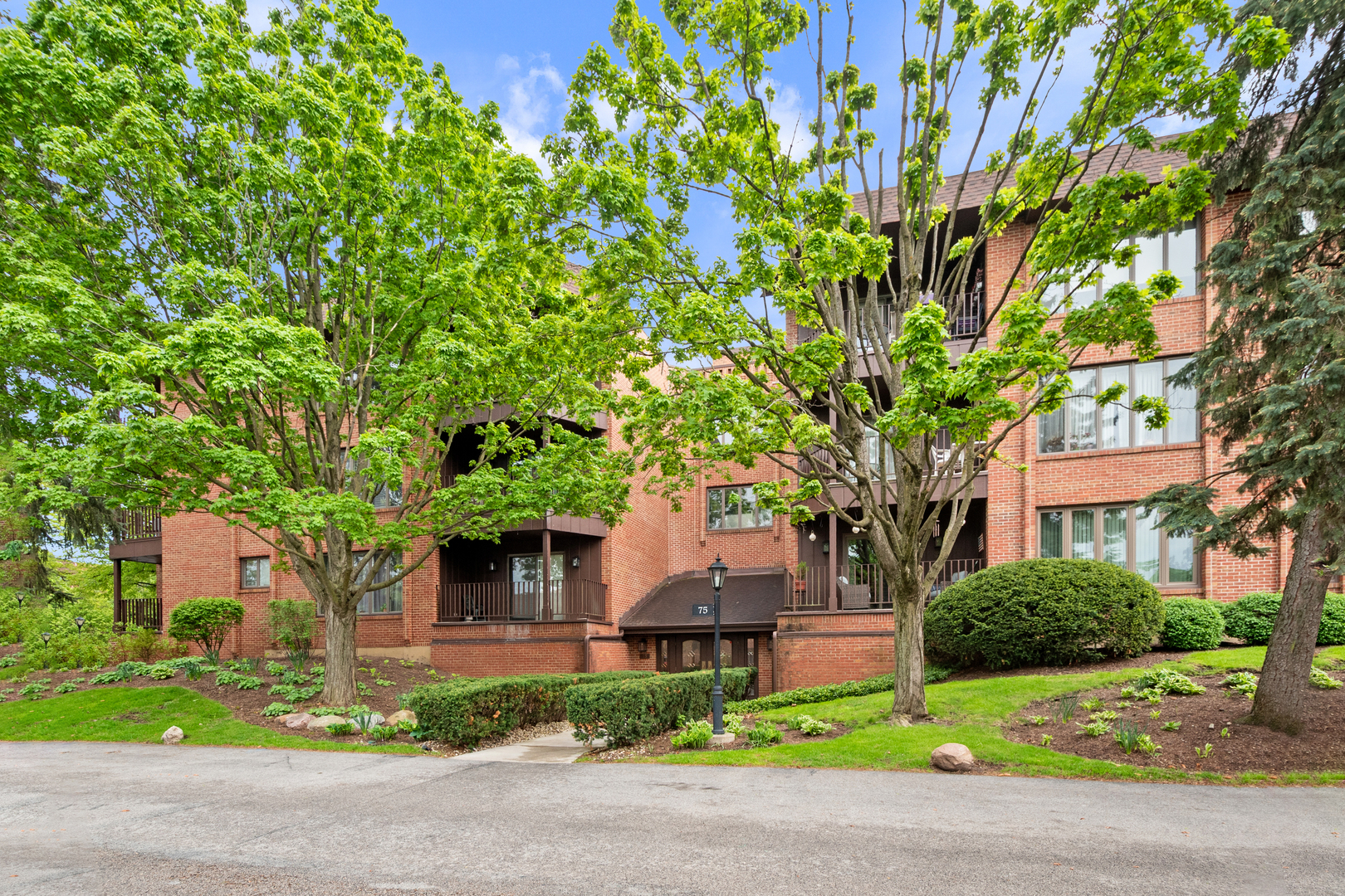 75 BOARDWALK Place #203, Park Ridge, IL 60068