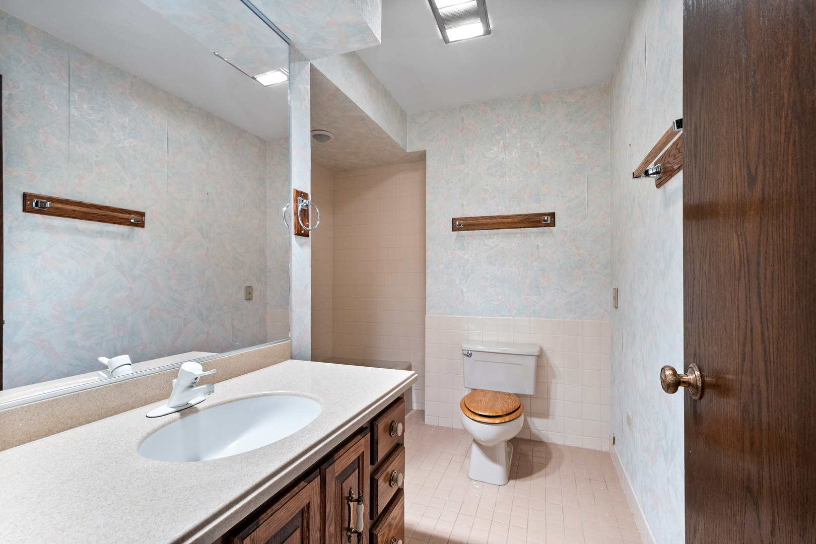 75 BOARDWALK Place #203, Park Ridge, IL 60068