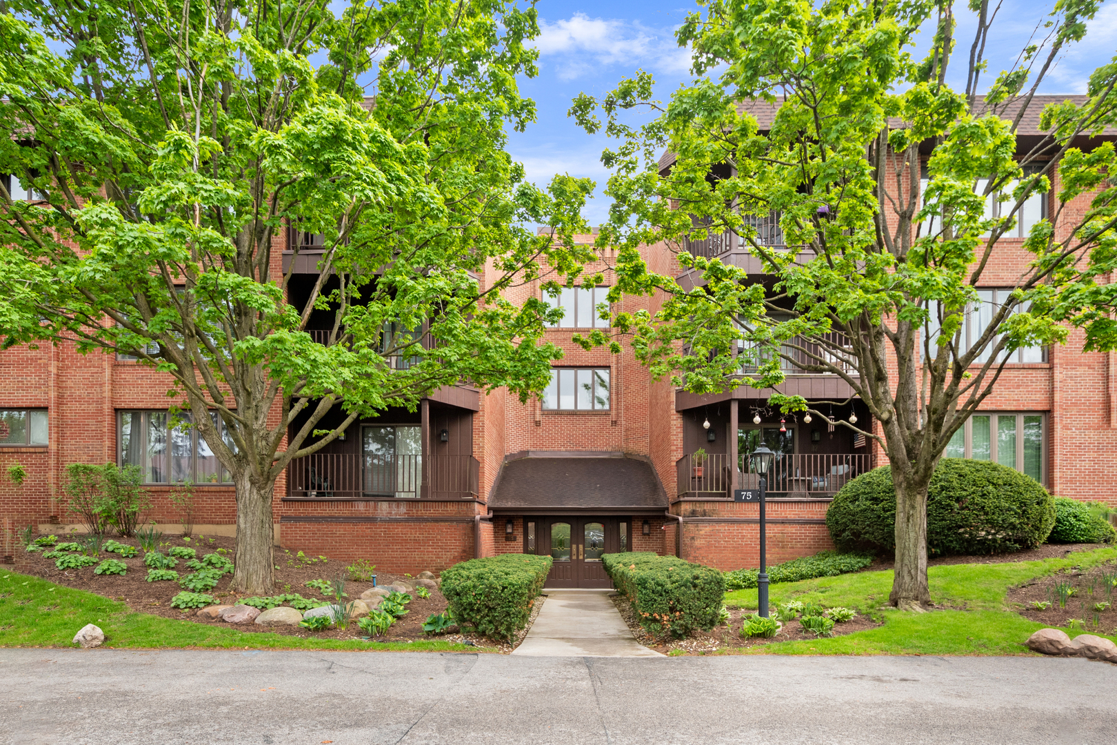 75 BOARDWALK Place #203, Park Ridge, IL 60068