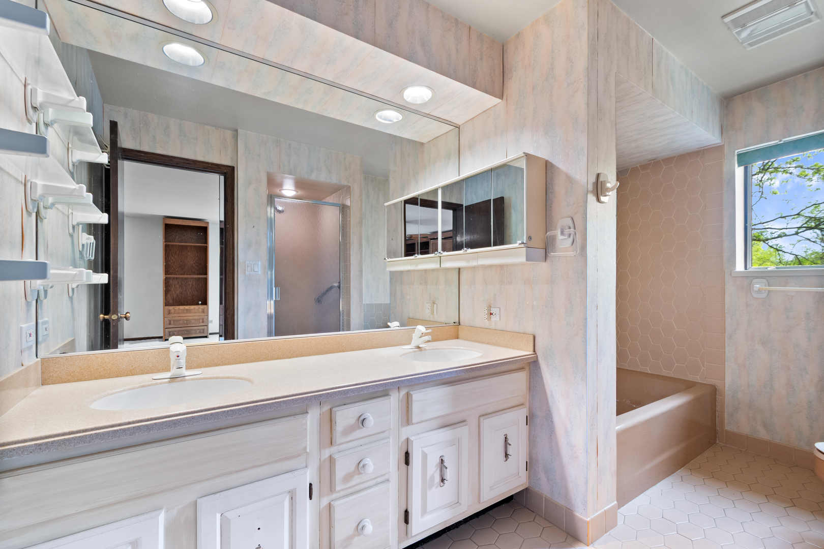 75 BOARDWALK Place #203, Park Ridge, IL 60068