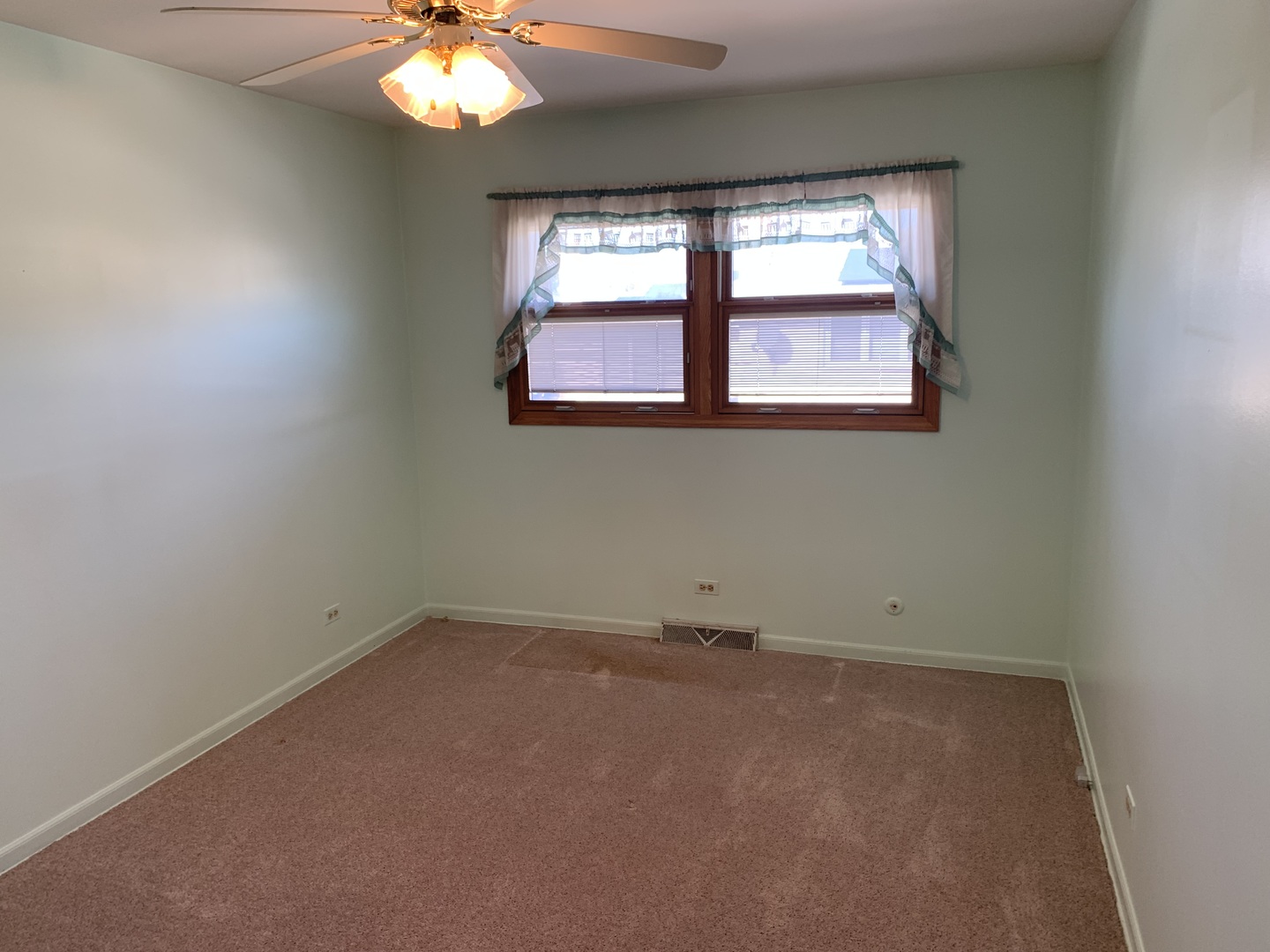 7609 Hayenga Lane, Darien, IL 60561