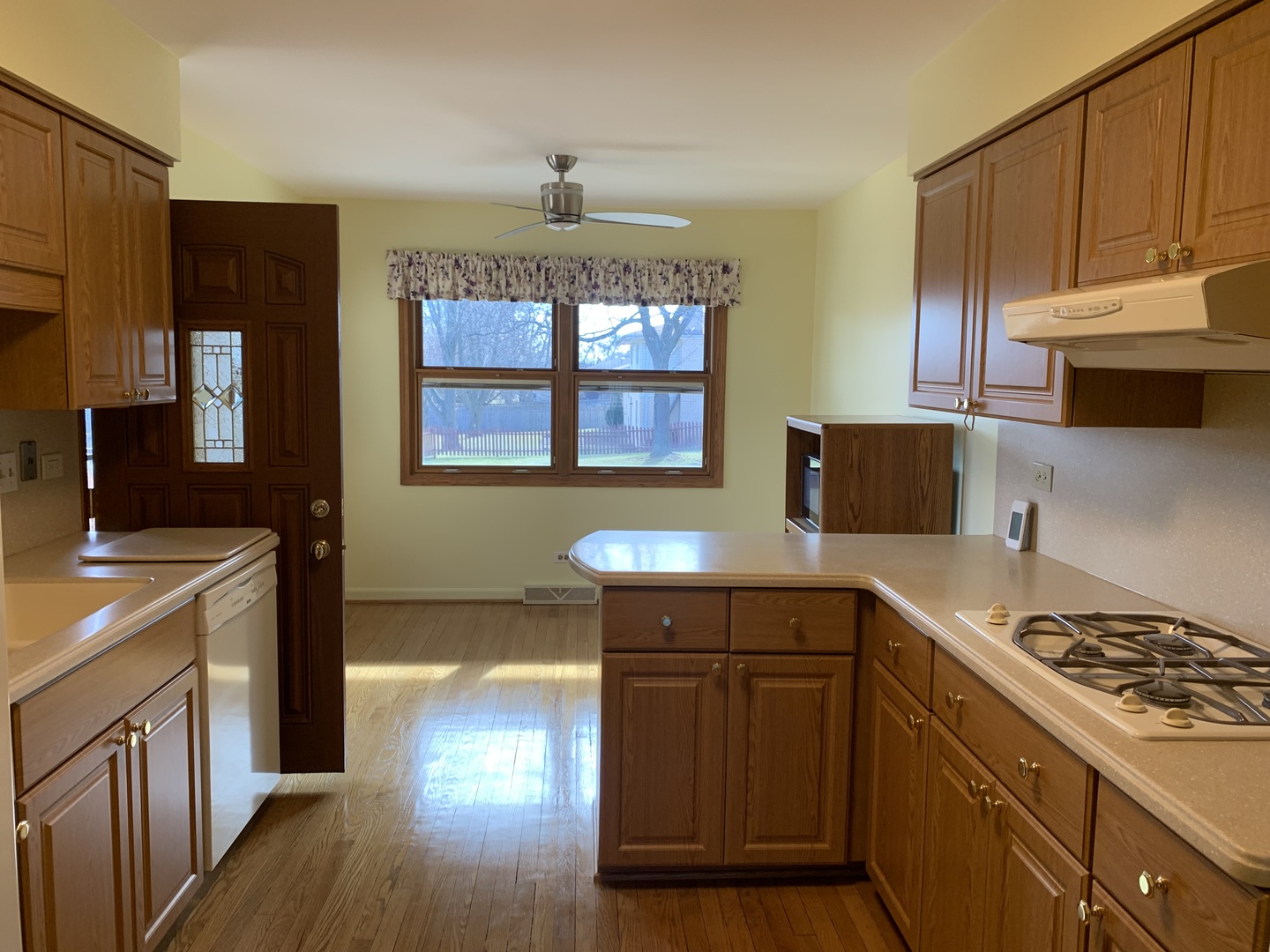 7609 Hayenga Lane, Darien, IL 60561