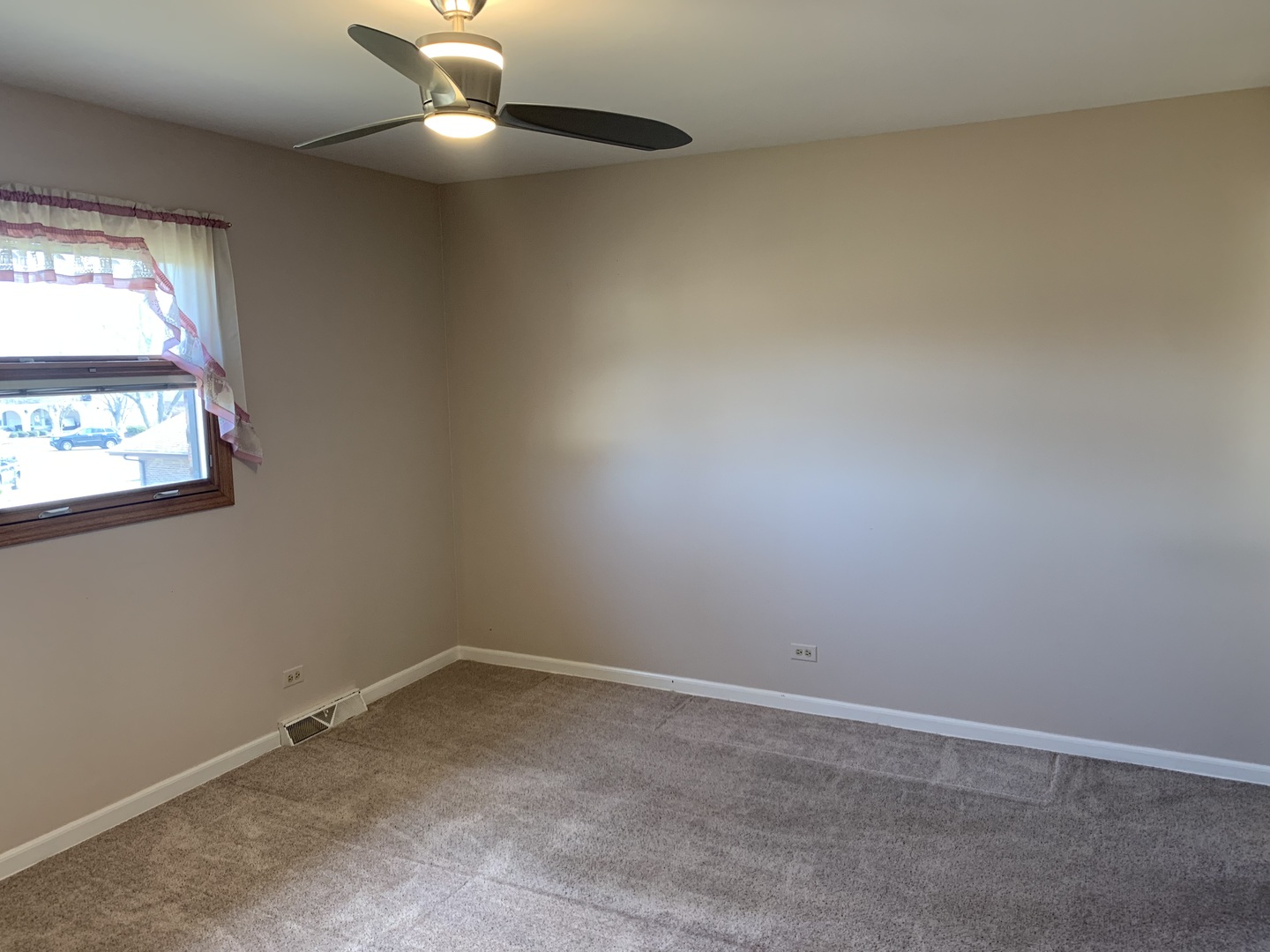 7609 Hayenga Lane, Darien, IL 60561