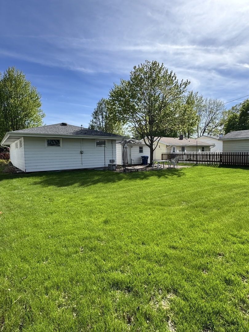 219 River Drive, DeKalb, IL 60115