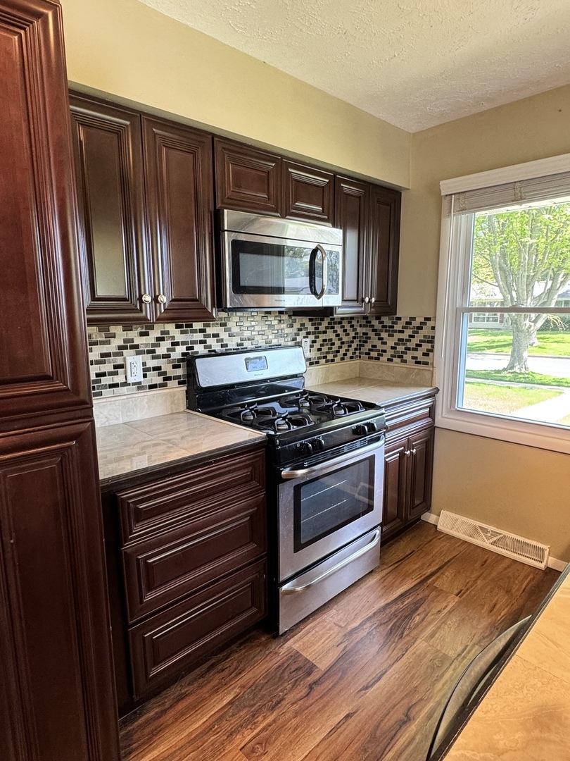 219 River Drive, DeKalb, IL 60115