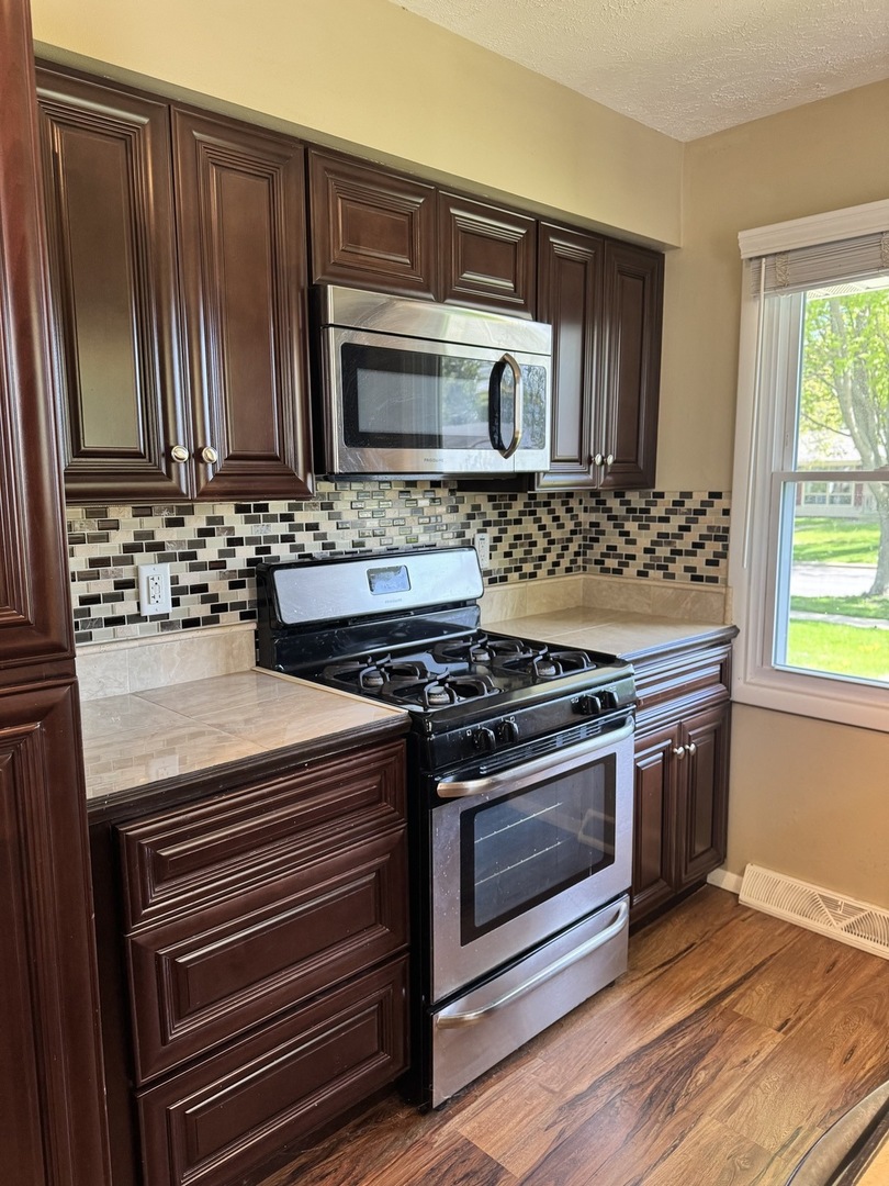 219 River Drive, DeKalb, IL 60115