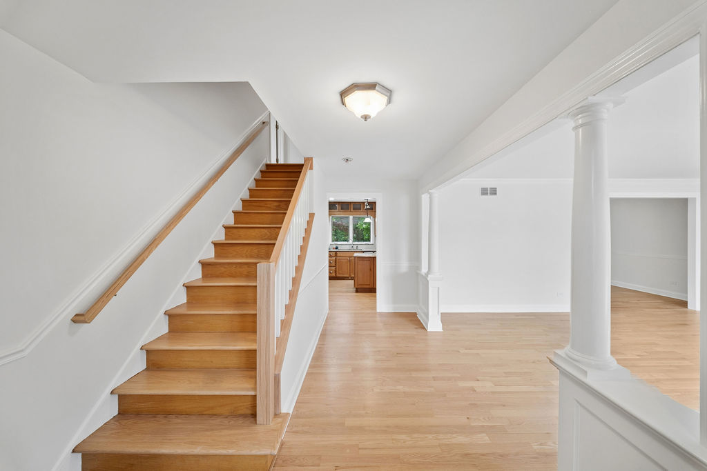 925 Lancaster Avenue, Downers Grove, IL 60516