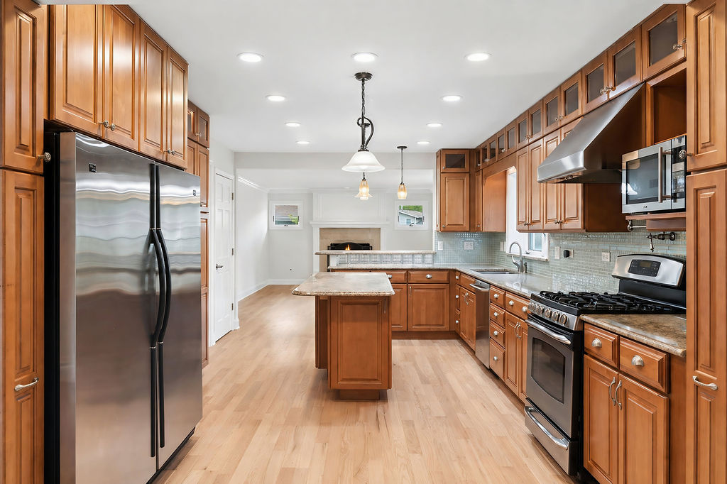 925 Lancaster Avenue, Downers Grove, IL 60516