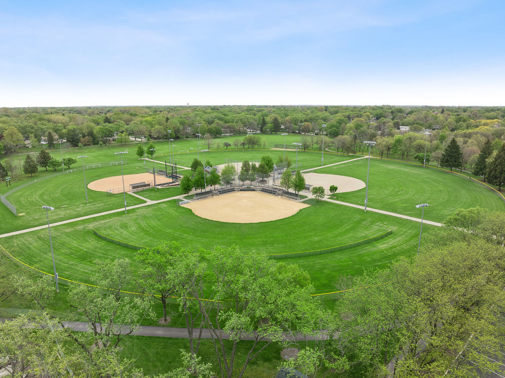 925 Lancaster Avenue, Downers Grove, IL 60516