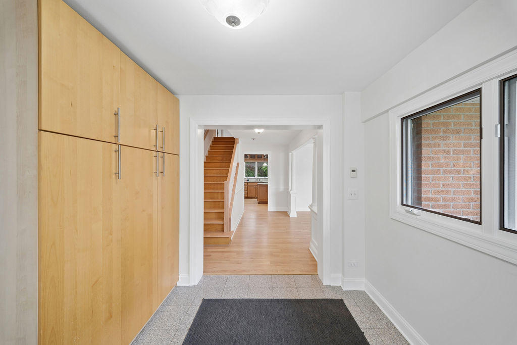 925 Lancaster Avenue, Downers Grove, IL 60516