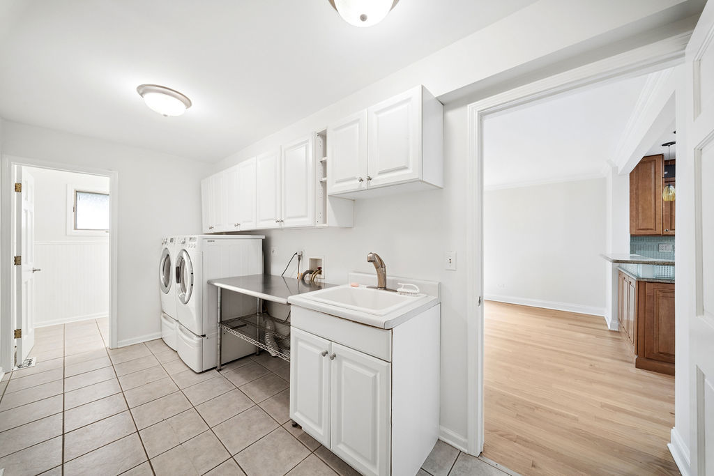 925 Lancaster Avenue, Downers Grove, IL 60516