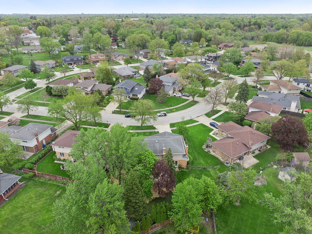 925 Lancaster Avenue, Downers Grove, IL 60516