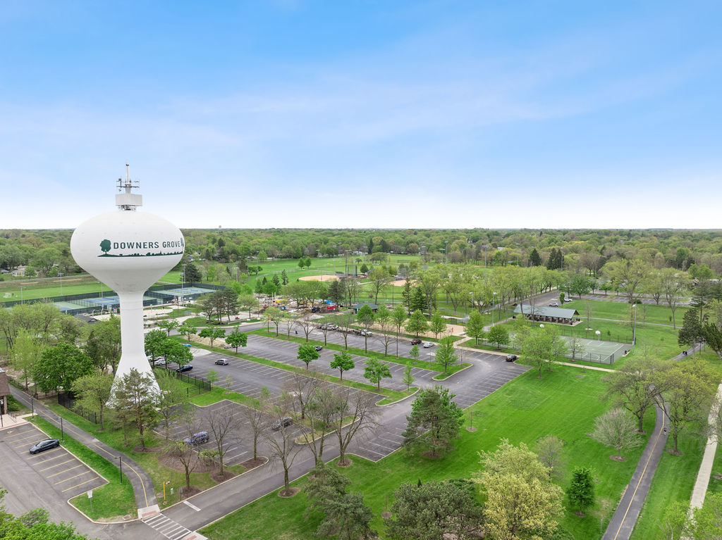 925 Lancaster Avenue, Downers Grove, IL 60516