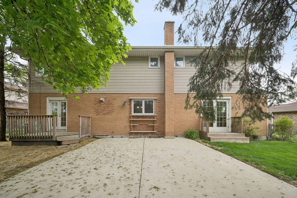 925 Lancaster Avenue, Downers Grove, IL 60516