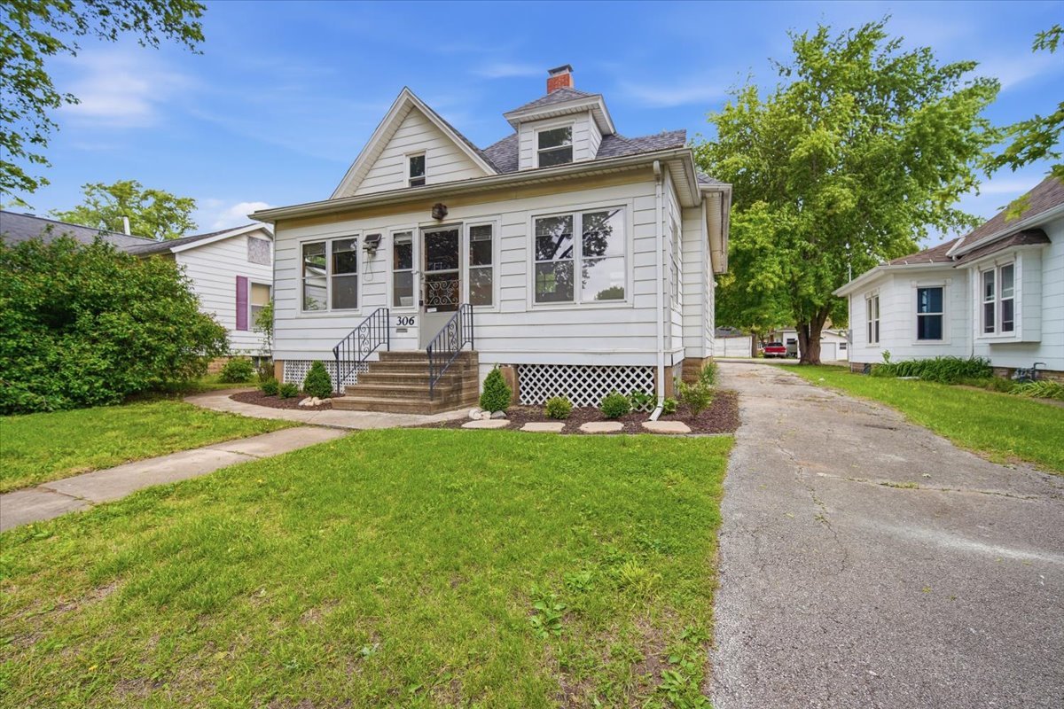 306 E Oak Street, Fairbury, IL 61739